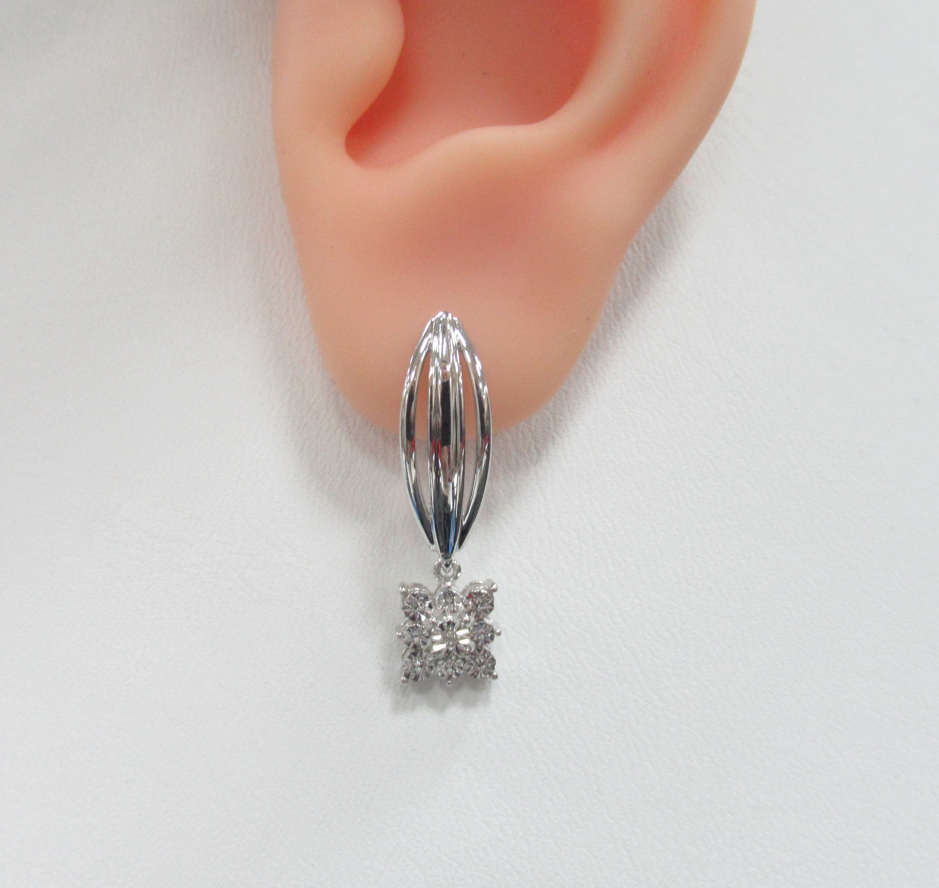 Серебряные серьги с бриллиантами